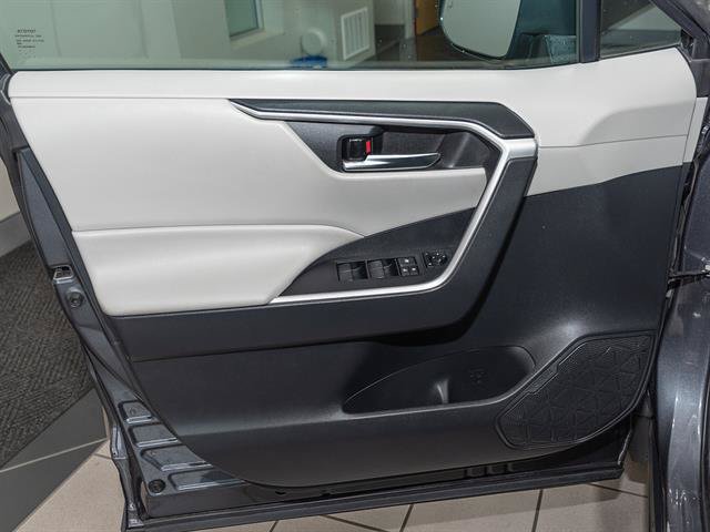 Used 2021 Toyota RAV4 XLE w/ XLE Grade Weather Package AWD/4WD image 10