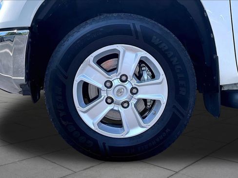 Used 2017 Toyota Tundra SR5 w/ SR5 Upgrade Package AWD/4WD image 10