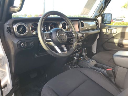 Used 2023 Jeep Gladiator Overland image 10