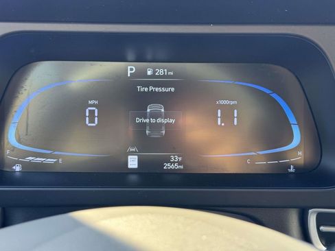 Certified 2025 Hyundai Elantra Sport image 22