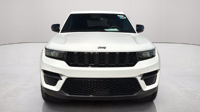 Used 2023 Jeep Grand Cherokee Altitude AWD/4WD image 11