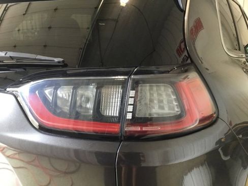 Used 2019 Jeep Cherokee Limited image 19