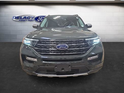Used 2022 Ford Explorer XLT w/ Equipment Group 202A image 8
