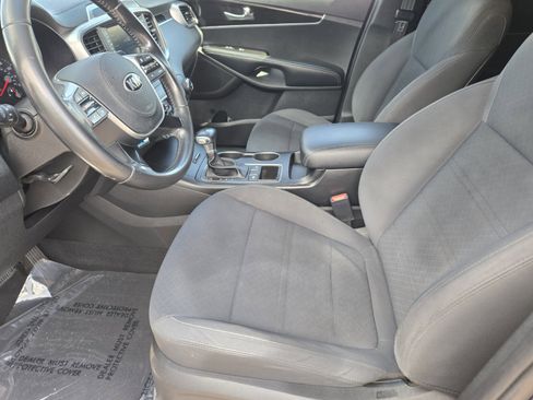 Used 2019 Kia Sorento S image 19