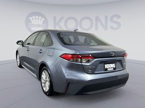 Used 2025 Toyota Corolla LE w/ LE Premium Package FWD image 8