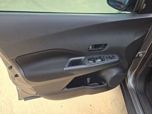 Used 2021 Nissan Kicks S image 11