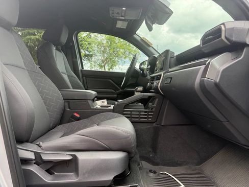 Certified 2025 Toyota Tacoma SR5 AWD/4WD image 20