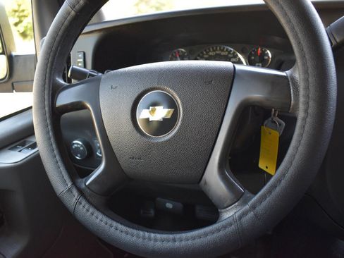 Used 2015 Chevrolet Express 2500 image 26