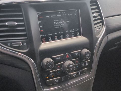 Certified 2020 Jeep Grand Cherokee Laredo w/ Security & Convenience Group AWD/4WD image 27