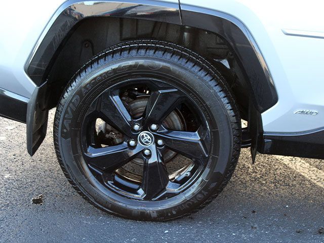 Used 2019 Toyota RAV4 XSE w/ XSE Weather Package AWD/4WD image 8