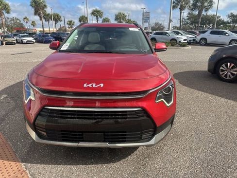 Used 2023 Kia Niro EX Touring image 3