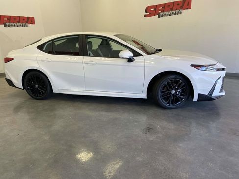 Used 2026 Toyota Camry SE image 2