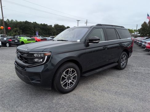 New 2025 Ford Expedition Active image 10