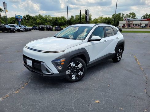 Used 2025 Hyundai Kona SEL FWD image 1