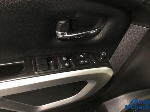 Used 2019 Nissan Titan PRO-4X w/ Pro-4x Convenience Package AWD/4WD image 23