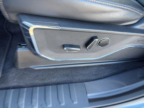 Used 2023 Ford F150 Lightning Lariat image 19