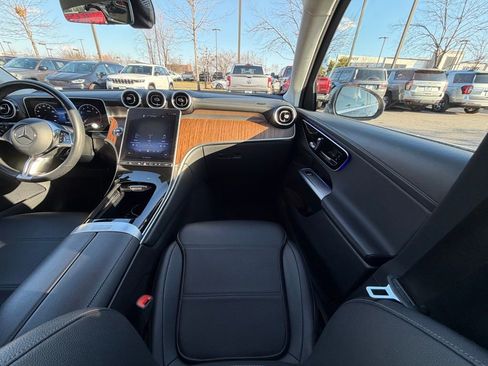 Used 2024 Mercedes-Benz GLC 300 4MATIC image 19