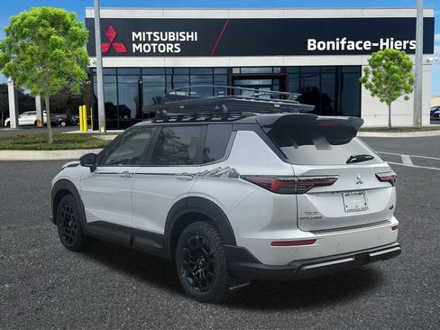 New 2026 Mitsubishi Outlander AWD image 3