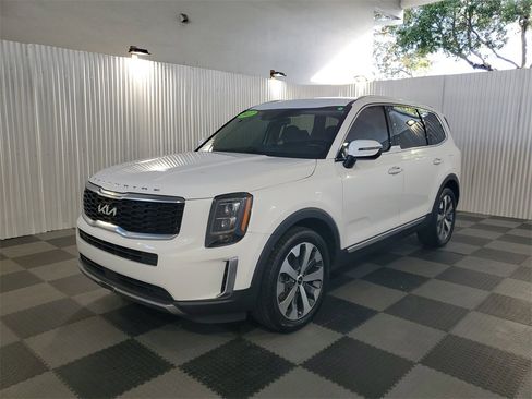 Certified 2022 Kia Telluride EX w/ EX Premium Package image 3