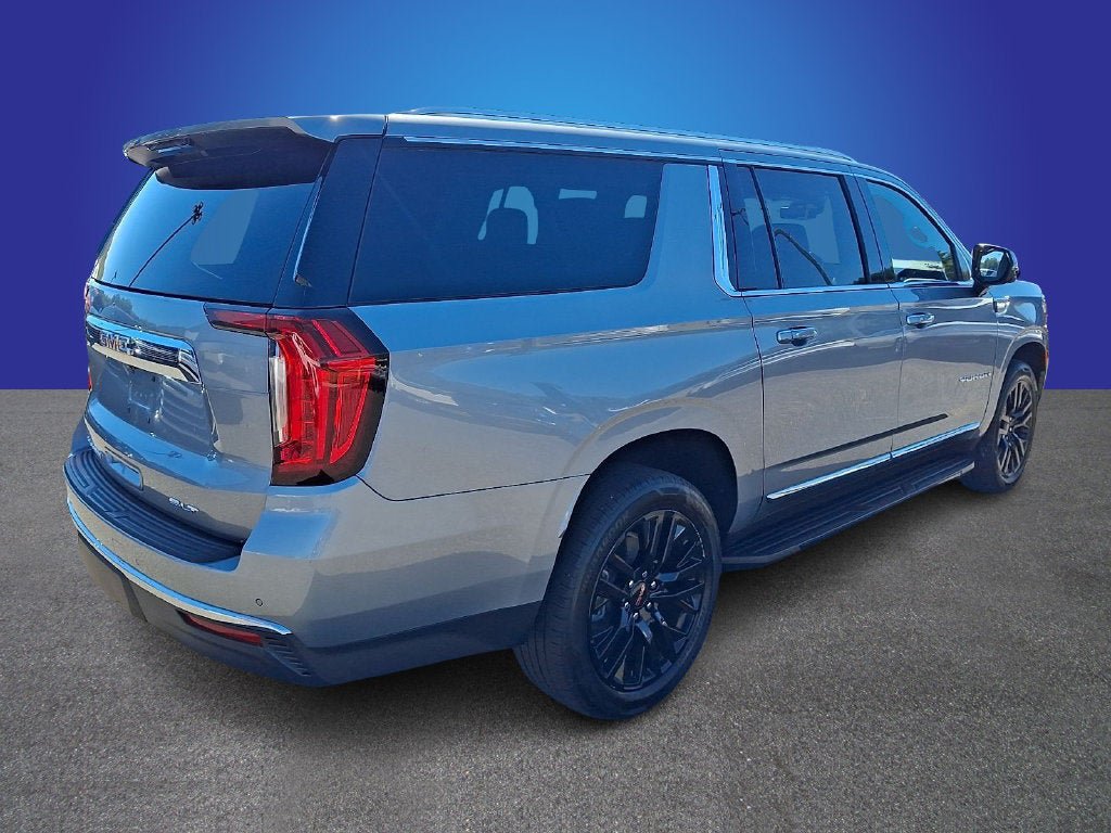 Used 2023 GMC Yukon XL SLT w/ SLT Premium Package AWD/4WD image 4