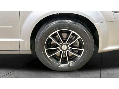 Used 2015 Dodge Grand Caravan SE w/ Quick Order Package 29E SE FWD image 3