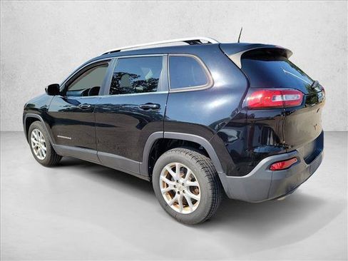 Used 2017 Jeep Cherokee Latitude w/ Safety/Convenience Group FWD image 7