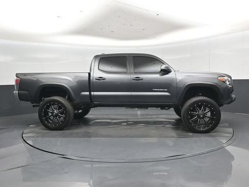 Used 2020 Toyota Tacoma TRD Off-Road AWD/4WD image 2