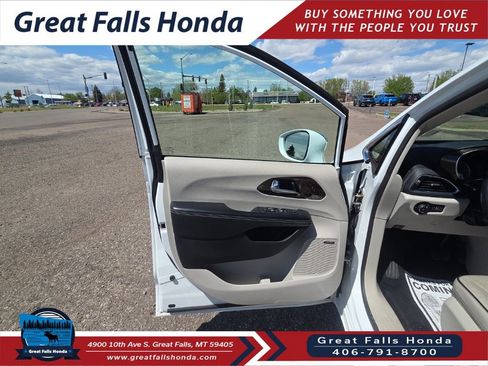 Used 2021 Chrysler Pacifica Limited w/ Premium & Safety Sphere Group AWD/4WD image 11