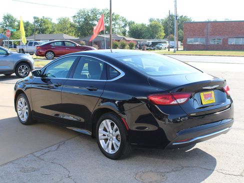 Used 2015 Chrysler 200 Limited FWD image 4
