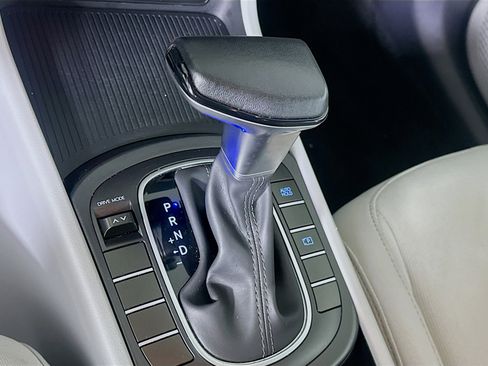 Used 2025 Hyundai Kona SEL image 24