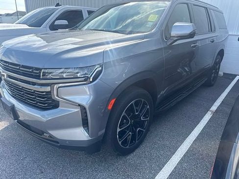 Used 2022 Chevrolet Suburban RST w/ Sport Performance Package AWD/4WD image 2