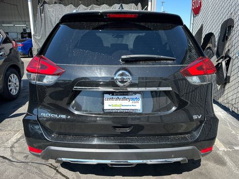 Used 2017 Nissan Rogue SV FWD image 6