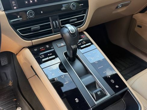 Used 2022 Porsche Macan AWD/4WD image 6