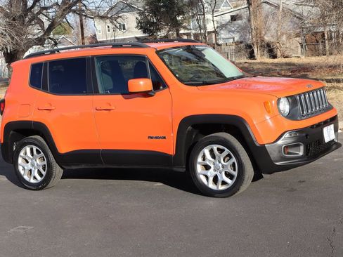 Used 2016 Jeep Renegade Latitude w/ Cold Weather Group image 2