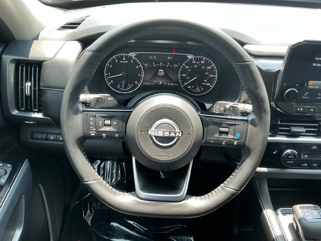 Used 2025 Nissan Pathfinder SL AWD/4WD image 19