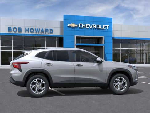 New 2026 Chevrolet Trax LS w/ LS Convenience Package FWD image 5