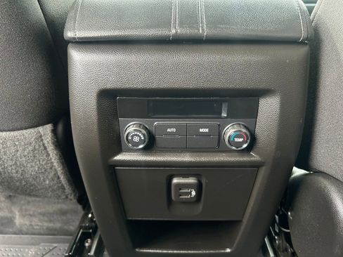 Used 2023 Chevrolet Traverse LT image 16