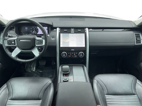 Used 2024 Land Rover Discovery S image 17