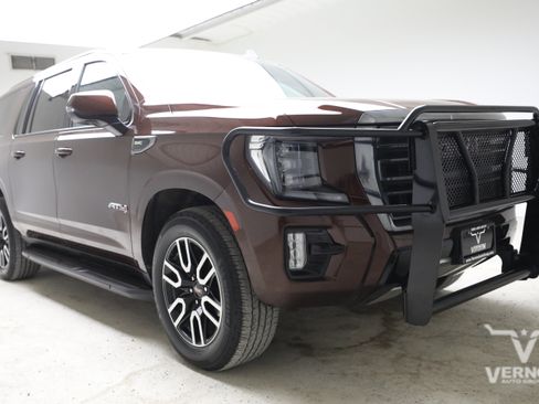 Used 2022 GMC Yukon XL AT4 AWD/4WD image 7