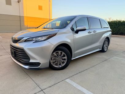 Used 2022 Toyota Sienna LE
