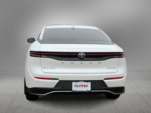 Used 2024 Toyota Crown Limited image 7