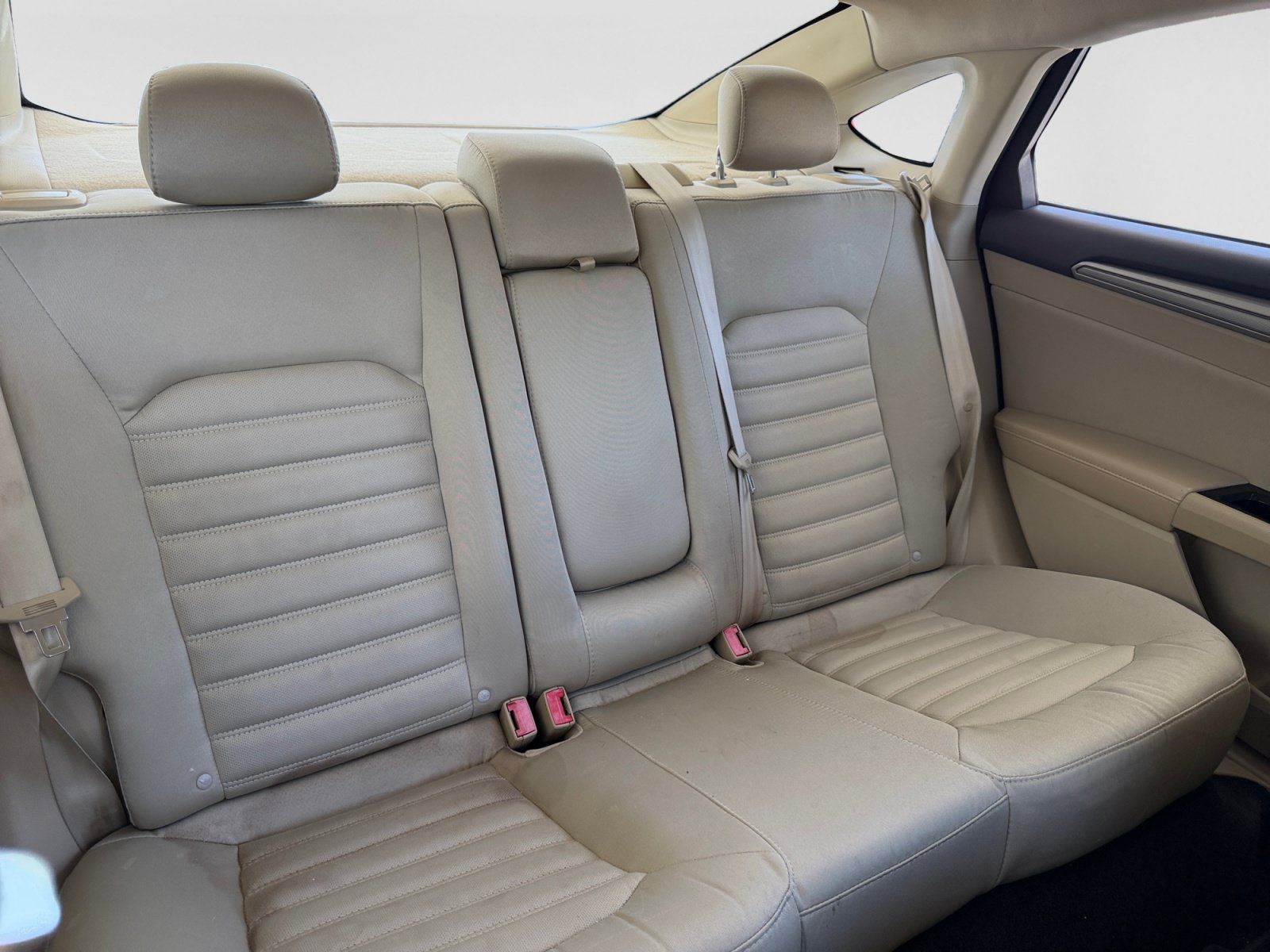 Used 2015 Ford Fusion SE FWD image 17