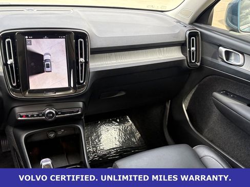 Certified 2025 Volvo XC40 B5 Plus AWD/4WD image 15