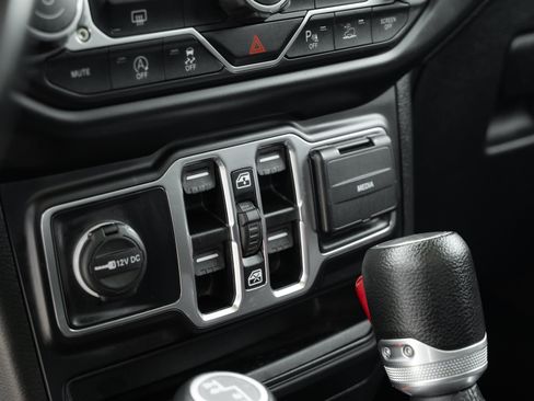 Used 2022 Jeep Gladiator Sport AWD/4WD image 12