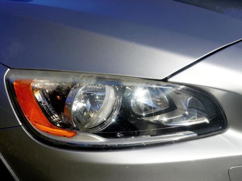 Used 2018 Volvo V60 T5 Cross Country w/ Convenience Package image 8