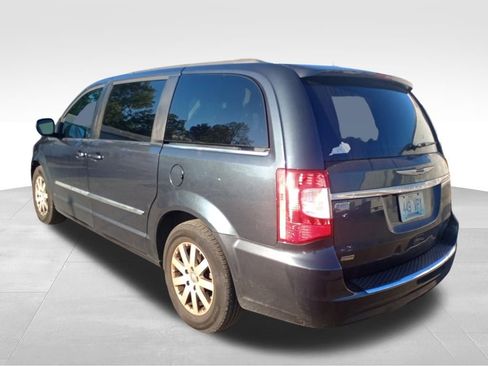 Used 2014 Chrysler Town & Country Touring image 6
