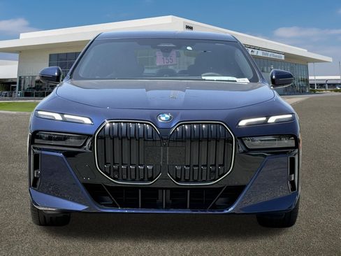 New 2026 BMW 740i RWD image 3