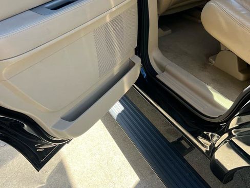 Used 2008 Lincoln Navigator 2WD image 8