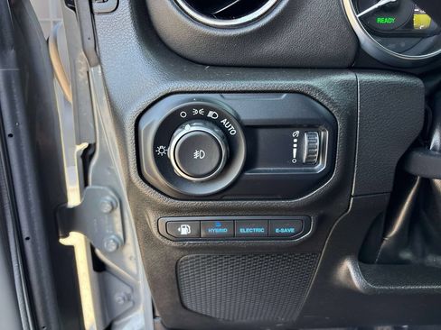Used 2023 Jeep Wrangler Unlimited Sahara AWD/4WD image 19
