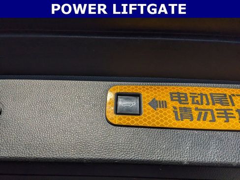 Used 2021 Toyota Highlander XLE image 17